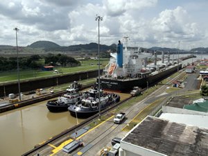 Brilliant Journey cruzando el Canal de Panamá